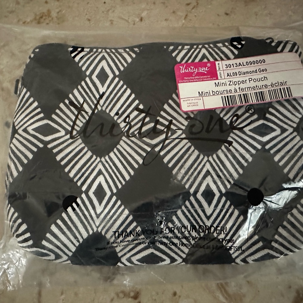 Thirty-One Diamond Geo Zipper Pouch in Black and White